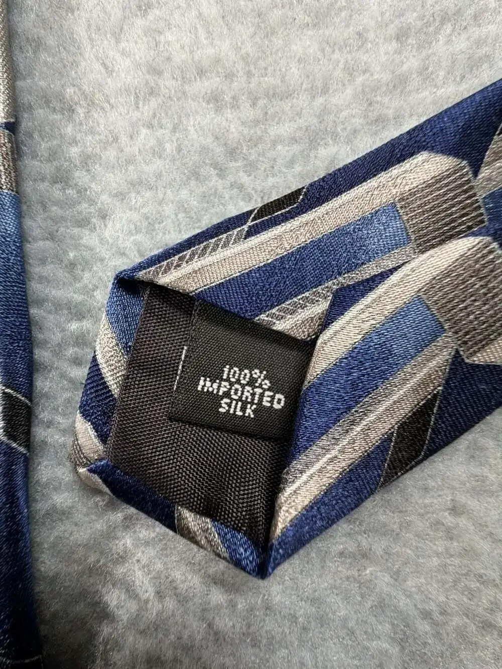 Louis Feraud Men's 100% Silk Geometric Pattern Necktie